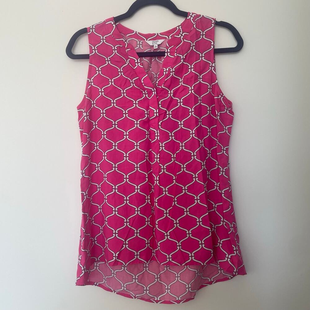 Crown &  Ivy women's pink sleeveless blouse with a geometric chain pattern sz M